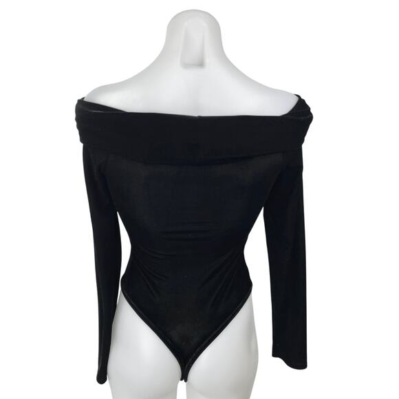 Naked Wardrobe Black Velvet Velour Off Shoulder Long Sleeve Bodysuit Top Size S - Picture 2 of 5